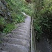Steile Steintreppe am Rotbach entlang.