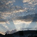Morgendliche Wolkenbilder aus dem Zugfenster.