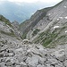 Blick zurück auf die Aufstiegsroute, rechts im Bild der Weg zum Schafberg.