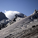 Auf dem Ochsentaler Gletscher - am Piz Buin setzt sich früh am Tag eine Wolke fest.