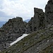 A sinistra il canaletto che porta al sentiero che sale al Passo di Cavanna (e che scende all' Alpe di Vinei)