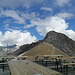 Terrasse der [hut6339 Britanniahütte] (3030m) mit Blick aufs [peak62 Klein Allalin] (3070m).