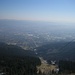 Blick von der Seilbahn am Jeschken hinab auf den Kessel von Liberec