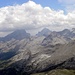 Die machtige Drei Tofanen in Hintergrund,nach Sudosten,in Vordergrund Pizes de Furcia Rossa und Pizes Ciampestrin, mit Monte Cavallo (2912m),dann nach rechts die  Drei Fanes Gipfeln,Nord(2969m),di Mezzo(2979m) und Sud(2980m).