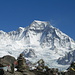 Einer der höchsten 7000er ist der Gyachung Kang mit 7952m.
Auf seinem Gipfelgrat verläuft die Grenze zu Tibet.