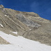 Am Grat, kurz vor dem Gipfel steht eine "Schweiz"-Tafel