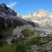 Nach ein paar Gehminuten kann man von der Alp Suvretta fast die ganze Route ueberblicken.