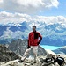 Auf dem Gipfel von Piz Julier (3380m) mit dem Berninamassiv im Hintergrund.