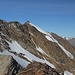 Blick zum Hauptgipfel des Großen Ramolkogel, das Schneefeld sollte uns später vom Gipfel fernhalten