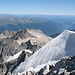 Der Alpenhauptkamm mit den Zillertalern ist ungefähr 120 km entfernt.