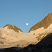 Bald verabschiedete sich auch der Mond hinter dem Oberaarhorn.