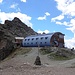 die futurischst anmutende Stüdlhütte (2802m) - dahinter Gipfelziel II: Fanatkogel / Foto: Pepe