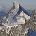 Zinalrothorn im Vordergrund, dahinter die Nordwand des Matterhorns