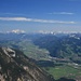 Blick vom Ebner Joch übers Inntal zum Kaisergebirge, noch weiter hinten die Steinberge und Berchtesgadener Alpen