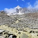 Querung eines sehr trüben Gletscherbaches - da kommt Nepal-Trekking-Feeling auf