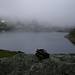 Lago Busin Superiore im aufkommenden Nebel