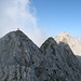 Der Innsbrucker Klettersteig ist ein ständiges Auf und Ab über viele Köpfe, Zacken und Scharten, so beispielsweise .....