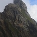 Was für ein steiler Zahn! Der himmelhohe Zacken Hasenstock (2729m) weist die schwierigste Normalroute aller Gipfel der Ruch- und Walenstockgruppe auf. Vor zwei Wochen stand ich mit Pascal auf dem prächtigen Berg.