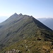 <b>Pizzo Caslett (2293 m) dal Passo Crastumo (2117 m).</b>