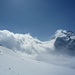 Die Wolken-Phalanx durchdringt die Lücke zwischen Stockhorn und Monte Rosa