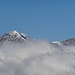 Balmhorn und Altels recken ihre Gipfel aus dem Nebel
