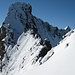 Blick vom Piz Bianco zu den Gipfelfelsen des Piz Bernina.