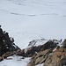 Tiefblicke zu den Touristen auf der planierten Strecke Jungfraujoch-Mönchsjochhütte.