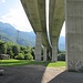 Unter der Autobahn bei Faido