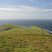 Unterwegs auf Dursey Island - Ausblick auf den Dursey Head (links). Im Atlantik sind die Felsinseln The Calf (links), The Cow (rechts, vorn) und The Bull (ganz rechts, hinten) zu sehen.