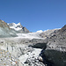 Der Gletscherbach hat einen riesigen Canyon ins Sediment gerissen