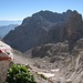 ..... eröffnet sich ein toller Blick auf den Monte Daino (2685 m) und den vorgelagerten Croz del Rifugio (2615 m). Die Pedrotti- und Tosahütte liegt auf dem Absatz, der vor dem Croz rechtsseitig zu erahnen ist.
Der Blick in umgekehrter Richtung - vom Monte Daino zur Bocca di Brenta - sieht [http://www.hikr.org/gallery/photo2409449.html?post_id=122315#1 so] aus.