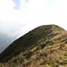 <b>Dopo esattamente tre ore di cammino posso esclamare Monte Albano (2027 m) geschafft!<br />La cima è anche chiamata Mottone di Giumello e in passato pure Mottarone di Giumello.</b>