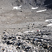 Hier gab es mal den Gletscher Pfandlkees. Jetzt ist davon nichts mehr zu sehen, allenfalls gibt es noch Toteisreste unter den Geröllmassen. Der Weg ist übrigens bis in die Untere Pfandlscharte sehr gut markiert.