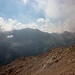 das Gipfelkreuz der Östlichen Karwendelspitze - auf dem Vorgipfel, damit man es vom Karwendelhaus aus auch sieht