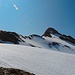 Es folgt nun ein schöner Teil aus Firnflanken und Firngrat bis kurz unterhalb Nordwestlich vom Sustenhorn, hier nochmals etwas brüchig, nach diesem Teil in wenigen Minuten zum Gipfel vom Sustenhorn 3503m, (Gipfelkreuz nicht zu sehen) 