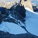 Unterer Teil des Nordgrates der Weißen Frau. Ganz rechts die Blüemlisalphütte.