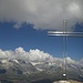 Das Gipfelkreuz am Grosse Huwetz und das Aletschgebiet - schlank und wuchtig in einem
