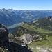 kurz vor dem Gipfel: Blick in den Walgau hinab, rechts Elsspitze und Els-Alpe