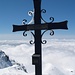 Gipfelkreuz auf dem Les Diablerets mit Nebel- und Wolkenmeer auf ca. 3000m...