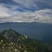 Blick im Aufstieg zum Pizzocolo über den See zum Monte Baldo Massiv