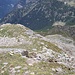 <b>Veduta dalla Cima de Nomnom sulla cresta N, sul Pass de Buffalora (2261 m), sul Corn de Golin occidentale (2300 m) e sull'Alp de Calvaresc Sot (1837 m).</b>