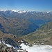 Blick zurück über's Windachtal. Wo es ins Ötztal mündet, beginnt die Tour. Im Hintergrund die Ötztaler Alpen mit der Wildspitze.