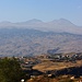 Auf dem Weg von der Armenischen Hauptstadt zeigen sich vor Աշտարակ (Aštarak) erstmals die Gipfel des Արագած (Aragac). Der mächtigste ist dabei der 4090,1m hohe Hauptgipfel Հյուսիսային (Hyowsisayin) was soviel wie Nordgipfel heisst.