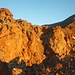 Die Felsen am Südgrat zum Aragac Südgipfel sind einfach zu erklettern oder sonst problemlos in den Flanken zu umgehen. Am Gratende ist auch schon der Gipfel des Արագած - Հարավային / Aragac - Haravayin (3879m).