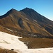 Aussicht vom Sattel zwischen West- und Südgipfel auf den höchsten Gipfel Armeniens, dem 4090,1m hohen Nordgipfel. Auf Armenisch heisst er Արագած - Հյուսիսային (Aragac - Hyowsisayin).