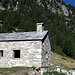 Rifugio Alp de Vazzola, wird zurzeit renoviert. Superschön und geräumig, beinahe ein Ferienhäuschen.