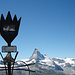 das Matterhorn vom Unterrothorn<br /><br />jeder 4000er von Zermatt hat dort oben seine eigene "Statue"<br />man beachte den angebrachten Stein, er hat Ähnlichkeit mit dem Matterhorn und das Weisshorn habe ich auch wieder erkannt