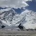 Der Khan Tengri mit unserer Aufstiegsroute über den Grat in rechten Bilddrittel