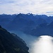 Richtung Süden erheben sich die hohen Alpen überm Urner See