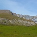 Massiv des Haldensteiner Calanda, der Wanderweg führt über den Grasrücken